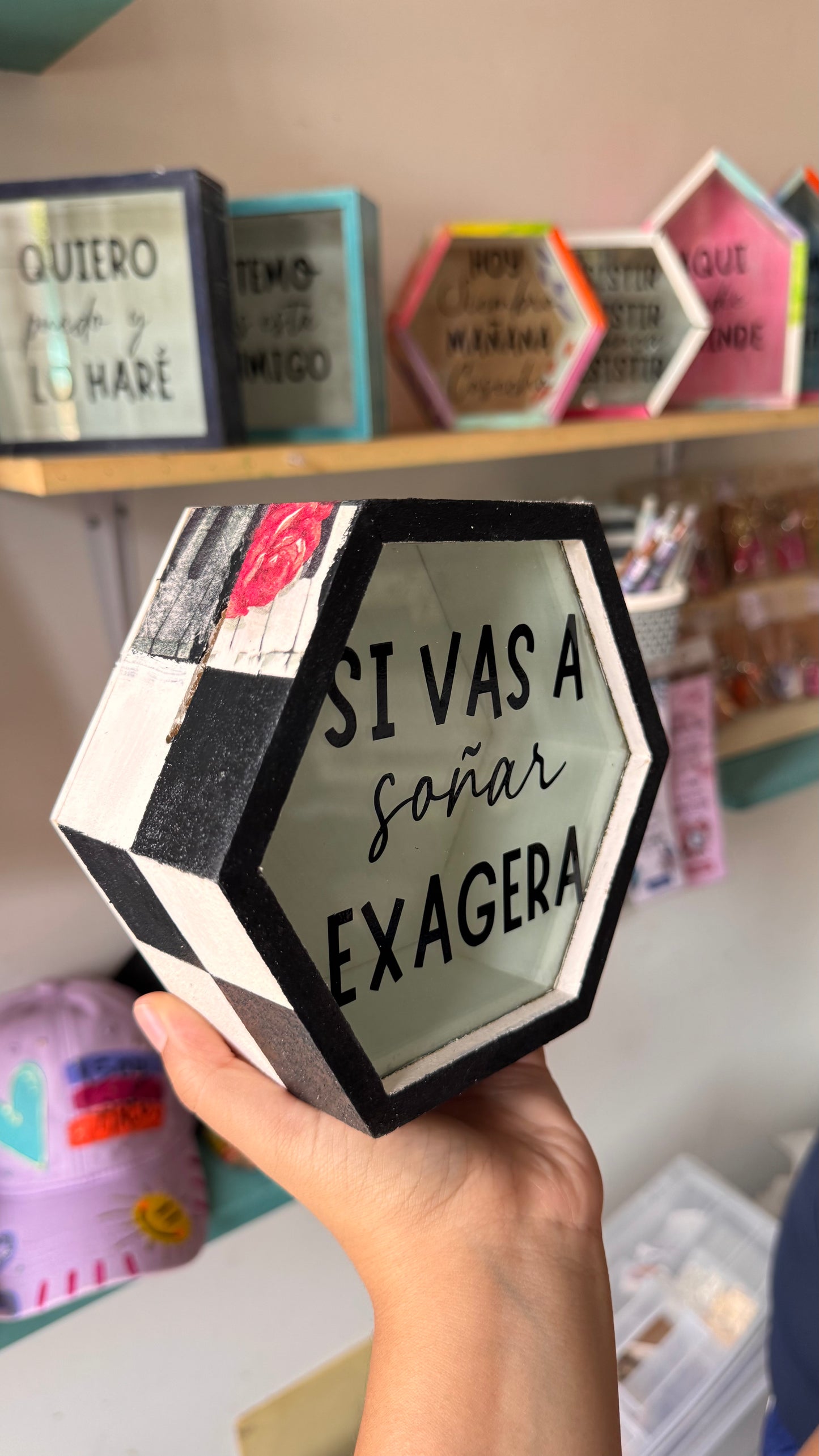 Alcancia rayas y flores